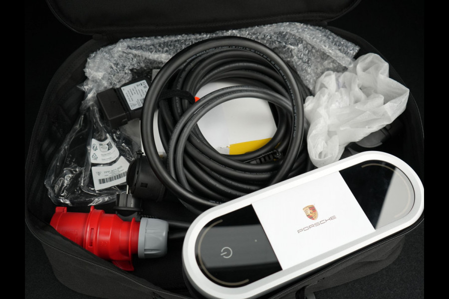 Porsche Cayenne Coupé 3.0 E-Hybrid Plug In Hybrid | MY 2024 | PHEV | Trekhaak Af Fabriek | Panodak | Luchtvering | Sportuitlaat | 4 Wiel Besturing | PDLS+ | Sport Chrono | InnoDrive Adaptive Cruise | SportDesign | Head up | Soft Close | 22"L.M | 360 Cam