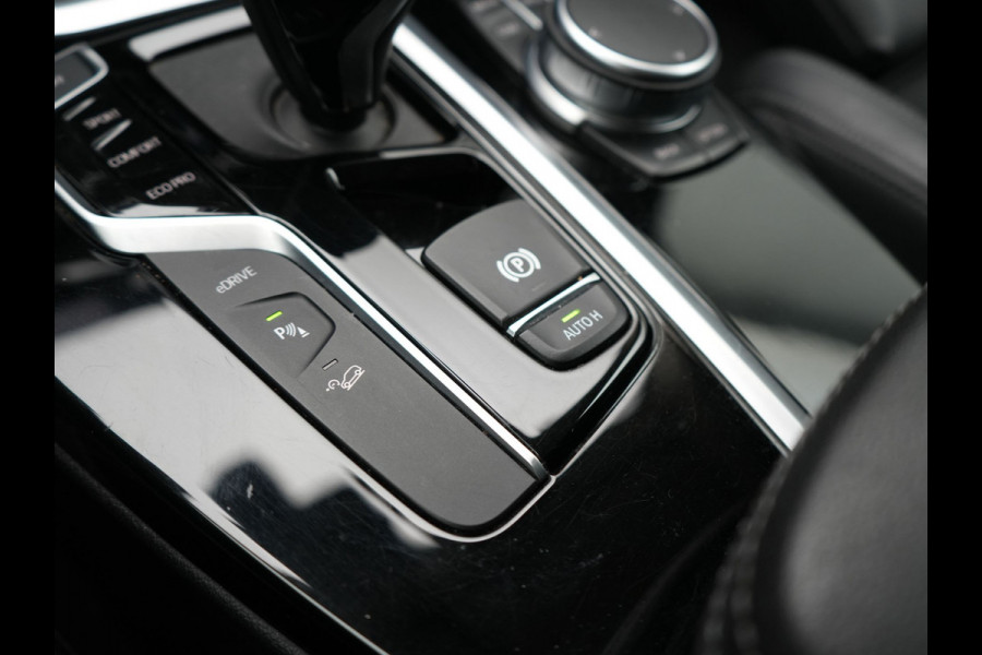 BMW X3 xDrive30e Executive Plug In Hybrid 293pk PHEV | Trekhaak af Fabriek | Head Up | Keyless | Sportstoelen Verwamd | Adaptive LED |  Apple Carplay | Navi Full Map | 18"L.M |