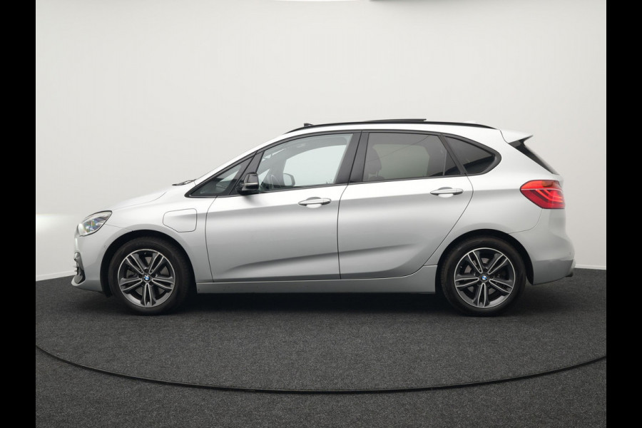 BMW 2 Serie Active Tourer 225xe iPerformance Sportline Plug In Hybrid 225pk PHEV | Panodak | Sportstoelen Memory | Camera | Stoelverwarming | Navi Full Map | Keyless | LED |