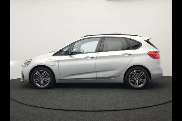 BMW 2 Serie Active Tourer 225xe iPerformance Sportline Plug In Hybrid 225pk PHEV | Panodak | Sportstoelen Memory | Camera | Stoelverwarming | Navi Full Map | Keyless | LED |