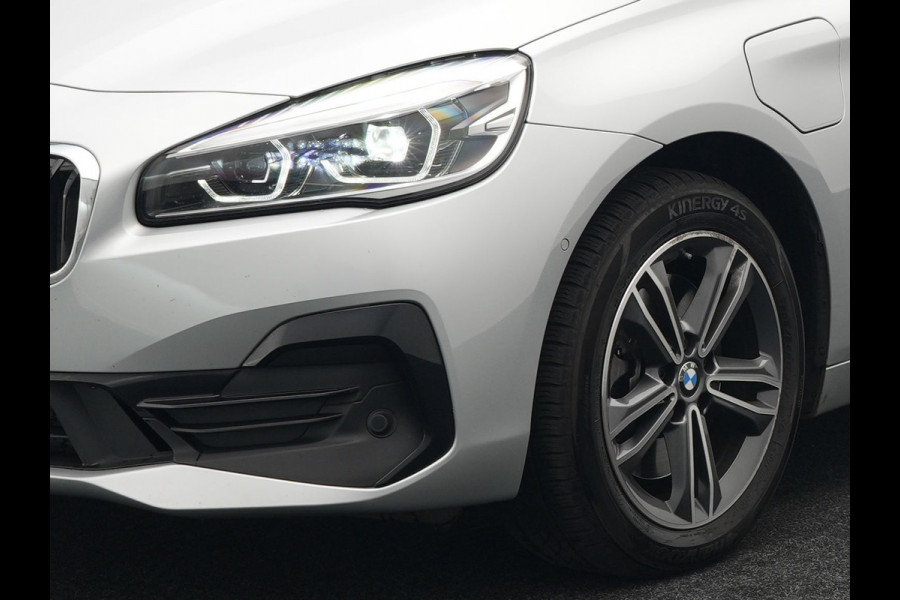 BMW 2 Serie Active Tourer 225xe iPerformance Sportline Plug In Hybrid 225pk PHEV | Panodak | Sportstoelen Memory | Camera | Stoelverwarming | Navi Full Map | Keyless | LED |