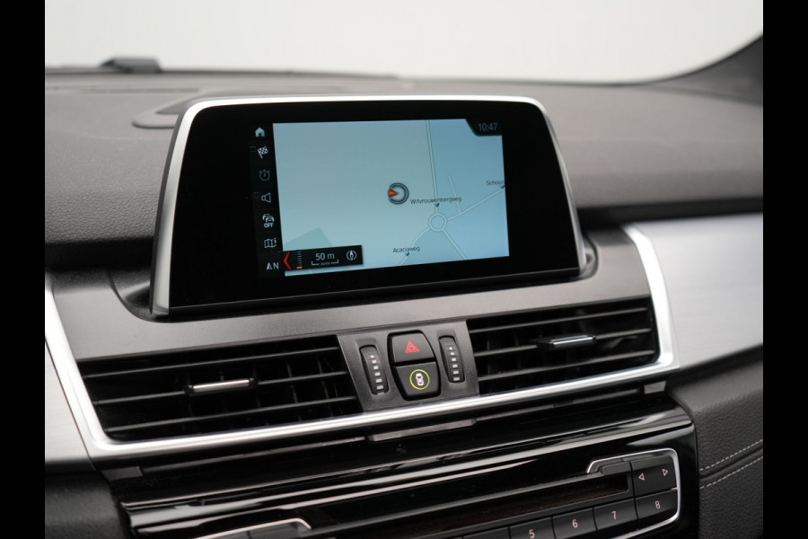 BMW 2 Serie Active Tourer 225xe iPerformance Sportline Plug In Hybrid 225pk PHEV | Panodak | Sportstoelen Memory | Camera | Stoelverwarming | Navi Full Map | Keyless | LED |