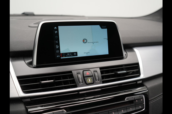 BMW 2 Serie Active Tourer 225xe iPerformance Sportline Plug In Hybrid 225pk PHEV | Panodak | Sportstoelen Memory | Camera | Stoelverwarming | Navi Full Map | Keyless | LED |