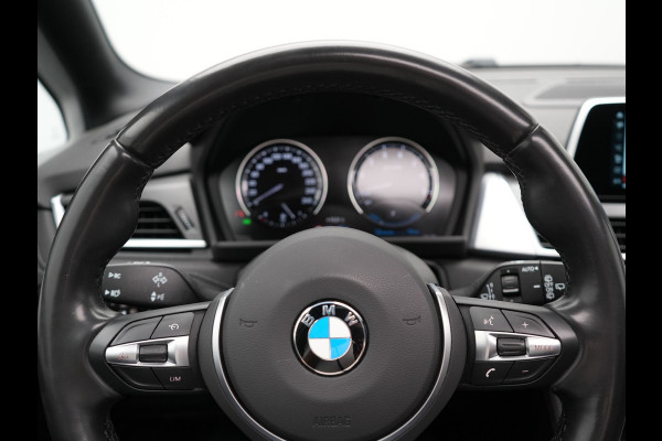 BMW 2 Serie Active Tourer 225xe iPerformance Sportline Plug In Hybrid 225pk PHEV | Panodak | Sportstoelen Memory | Camera | Stoelverwarming | Navi Full Map | Keyless | LED |