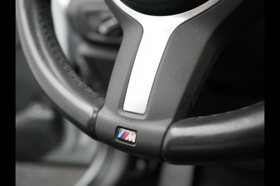 BMW 2 Serie Active Tourer 225xe iPerformance Sportline Plug In Hybrid 225pk PHEV | Panodak | Sportstoelen Memory | Camera | Stoelverwarming | Navi Full Map | Keyless | LED |