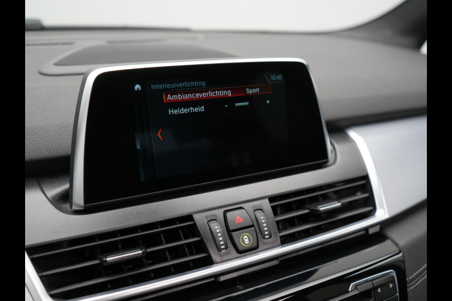 BMW 2 Serie Active Tourer 225xe iPerformance Sportline Plug In Hybrid 225pk PHEV | Panodak | Sportstoelen Memory | Camera | Stoelverwarming | Navi Full Map | Keyless | LED |