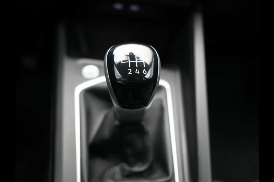 Volkswagen GOLF Variant 1.5 TSI | Adaptive Cruise | Camera | Alcantara Sportstoelen Verwarmd | IQ Light | Stuurverwaming |  Sfeerverlichting | Parkassist | Apple Carplay |