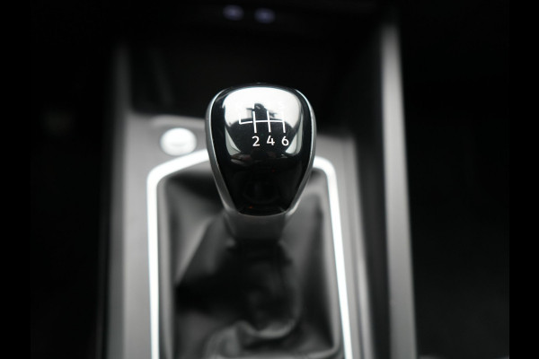 Volkswagen GOLF Variant 1.5 TSI | Adaptive Cruise | Camera | Alcantara Sportstoelen Verwarmd | IQ Light | Stuurverwaming |  Sfeerverlichting | Parkassist | Apple Carplay |