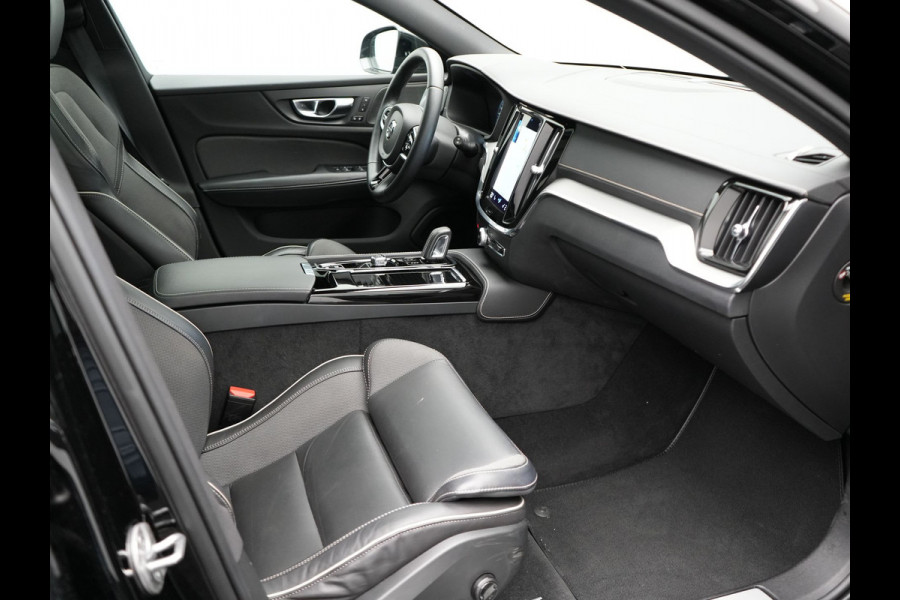Volvo V60 T6 Recharge AWD R-Design LONG RANGE Plug In Hybrid Dealer O.H. PHEV | Panodak | Lederen Sportstoelen Memory | Harman Kardon | Apple Carplay | Navigatie | Camera | L.M. 19" | DAB | Virtual |
