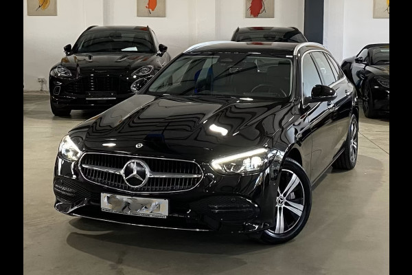Mercedes-Benz C-Klasse Estate 300e T AVANTGARDE ** LED, MBUX+, PANORAMA, TREKH, WINTER- & SPIEGEL-PACK, KEYLESS ** 1e EIG - UNFALLFREI ** ** INFORMEER OOK NAAR ONZE AANTREKKELIJKE FINANCIAL-LEASE TARIEVEN **