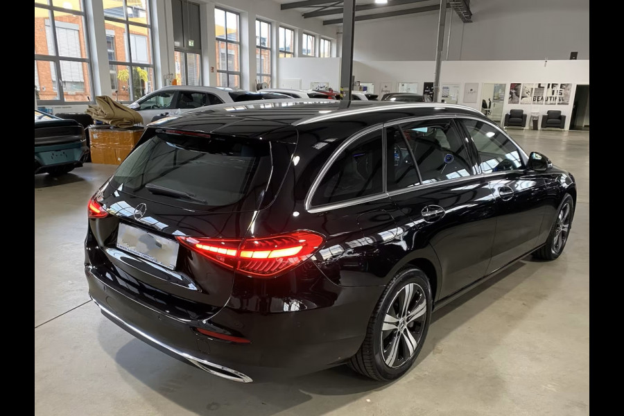 Mercedes-Benz C-Klasse Estate 300e T AVANTGARDE ** LED, MBUX+, PANORAMA, TREKH, WINTER- & SPIEGEL-PACK, KEYLESS ** 1e EIG - UNFALLFREI ** ** INFORMEER OOK NAAR ONZE AANTREKKELIJKE FINANCIAL-LEASE TARIEVEN **