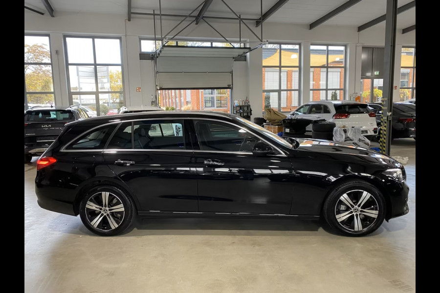 Mercedes-Benz C-Klasse Estate 300e T AVANTGARDE ** LED, MBUX+, PANORAMA, TREKH, WINTER- & SPIEGEL-PACK, KEYLESS ** 1e EIG - UNFALLFREI ** ** INFORMEER OOK NAAR ONZE AANTREKKELIJKE FINANCIAL-LEASE TARIEVEN **