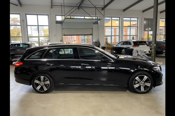 Mercedes-Benz C-Klasse Estate 300e T AVANTGARDE ** LED, MBUX+, PANORAMA, TREKH, WINTER- & SPIEGEL-PACK, KEYLESS ** 1e EIG - UNFALLFREI ** ** INFORMEER OOK NAAR ONZE AANTREKKELIJKE FINANCIAL-LEASE TARIEVEN **