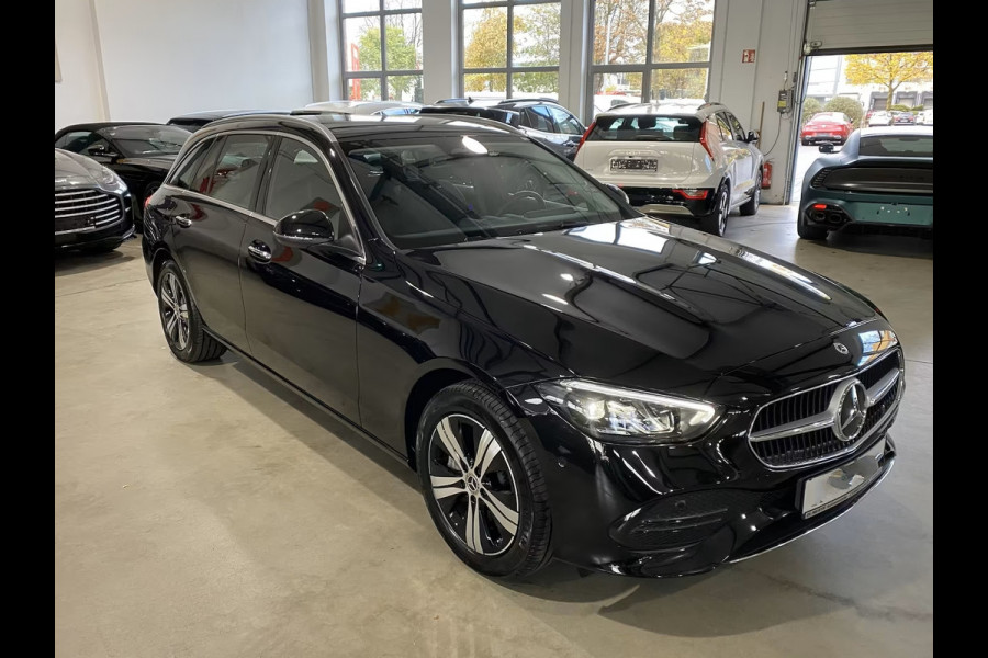 Mercedes-Benz C-Klasse Estate 300e T AVANTGARDE ** LED, MBUX+, PANORAMA, TREKH, WINTER- & SPIEGEL-PACK, KEYLESS ** 1e EIG - UNFALLFREI ** ** INFORMEER OOK NAAR ONZE AANTREKKELIJKE FINANCIAL-LEASE TARIEVEN **