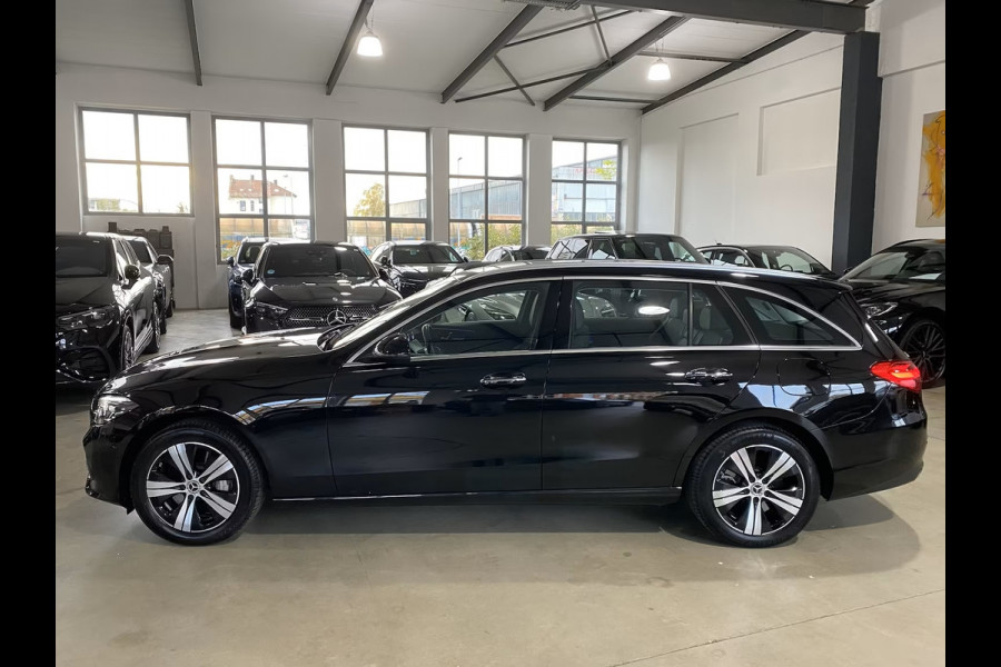 Mercedes-Benz C-Klasse Estate 300e T AVANTGARDE ** LED, MBUX+, PANORAMA, TREKH, WINTER- & SPIEGEL-PACK, KEYLESS ** 1e EIG - UNFALLFREI ** ** INFORMEER OOK NAAR ONZE AANTREKKELIJKE FINANCIAL-LEASE TARIEVEN **