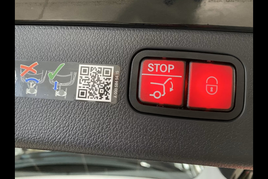 Mercedes-Benz C-Klasse Estate 300e T AVANTGARDE ** LED, MBUX+, PANORAMA, TREKH, WINTER- & SPIEGEL-PACK, KEYLESS ** 1e EIG - UNFALLFREI ** ** INFORMEER OOK NAAR ONZE AANTREKKELIJKE FINANCIAL-LEASE TARIEVEN **