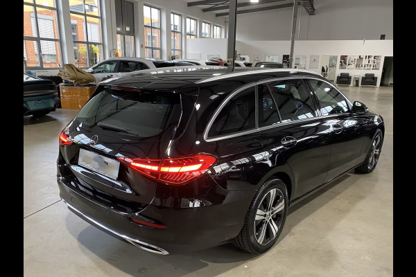 Mercedes-Benz C-Klasse Estate 300e T AVANTGARDE ** LED, MBUX+, PANORAMA, TREKH, WINTER- & SPIEGEL-PACK, KEYLESS ** 1e EIG - UNFALLFREI ** ** INFORMEER OOK NAAR ONZE AANTREKKELIJKE FINANCIAL-LEASE TARIEVEN **