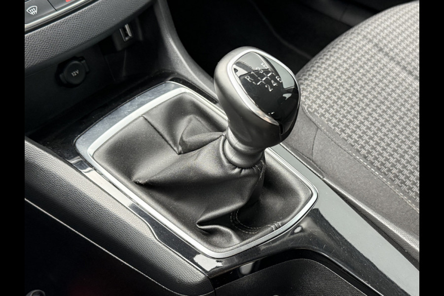 Peugeot 308 BWJ 2021 / 1.2 PT 111 PK Active Pack | TREKHAAK | VIRT COCKPIT | CLIMA | CARPLAY | NAVI | CRISE | DAB | LICHTMETAAL |