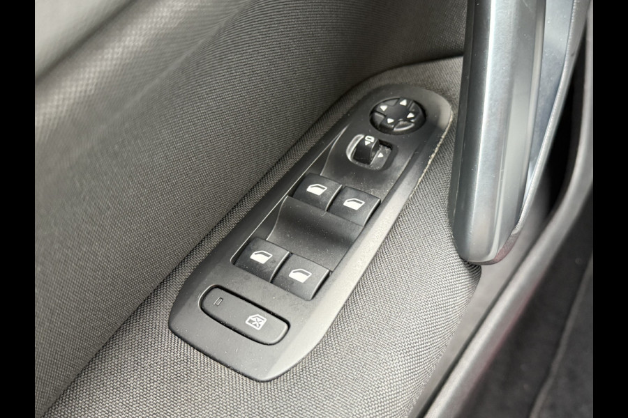 Peugeot 308 BWJ 2021 / 1.2 PT 111 PK Active Pack | TREKHAAK | VIRT COCKPIT | CLIMA | CARPLAY | NAVI | CRISE | DAB | LICHTMETAAL |