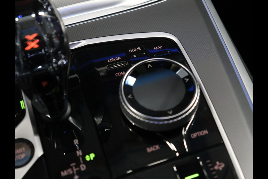 BMW X5 xDrive45e M Sport High Executive [SCHUIFKANTELDAK, HARMAN/KARDON, APPLE CARPLAY, ANDROID, MEMORY SEATS, STOELMASSAGE, 360 CAMERA, STUURVERWARMING, HEAD-UP, ADAPTIVE CRUISE, STOELVENTILATIE, STOELVERWARMING, NIEUWSTAAT]