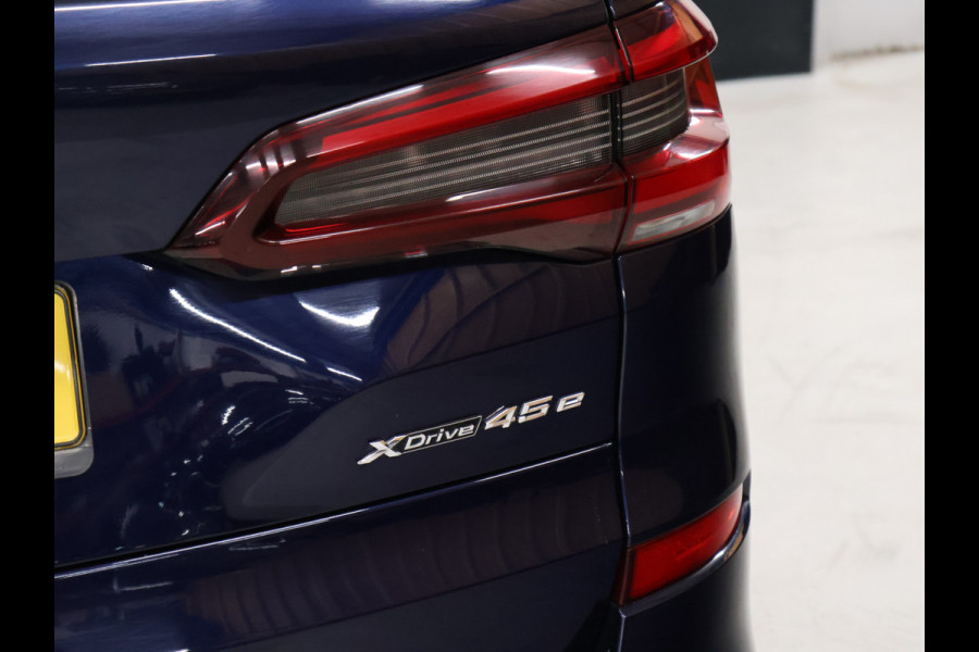 BMW X5 xDrive45e M Sport High Executive [SCHUIFKANTELDAK, HARMAN/KARDON, APPLE CARPLAY, ANDROID, MEMORY SEATS, STOELMASSAGE, 360 CAMERA, STUURVERWARMING, HEAD-UP, ADAPTIVE CRUISE, STOELVENTILATIE, STOELVERWARMING, NIEUWSTAAT]