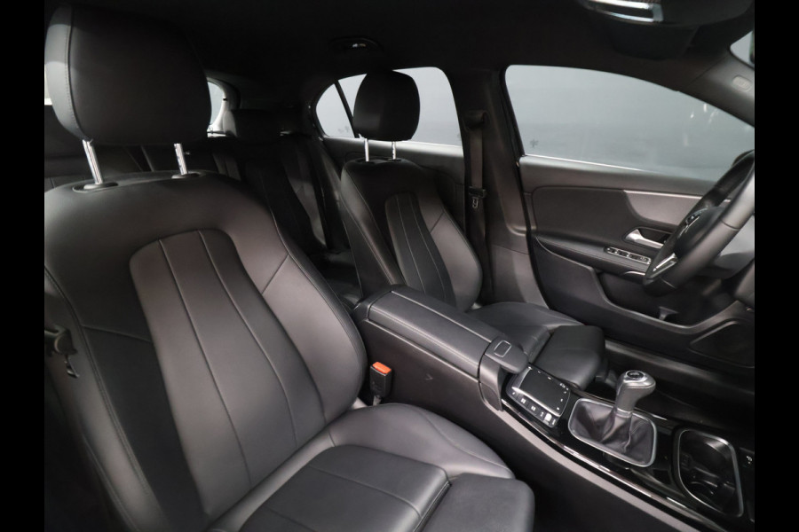 Mercedes-Benz A-Klasse 160 Business Solution Luxury [SFEERVERLICHTING, CAMERA, VOL LEDER, 6-BAK, STOELVERWARMING, BLUETOOTH, CRUISE, CLIMATE, NIEUWSTAAT]