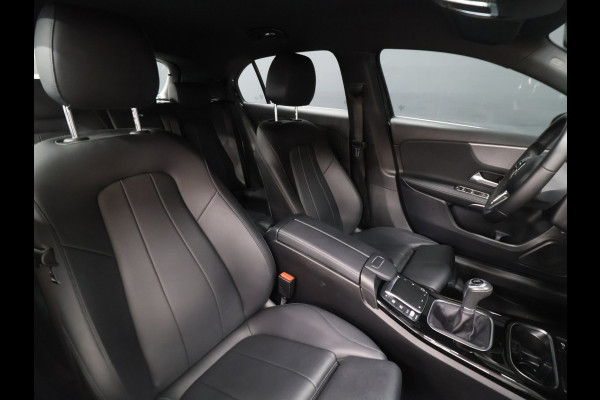 Mercedes-Benz A-Klasse 160 Business Solution Luxury [SFEERVERLICHTING, CAMERA, VOL LEDER, 6-BAK, STOELVERWARMING, BLUETOOTH, CRUISE, CLIMATE, NIEUWSTAAT]