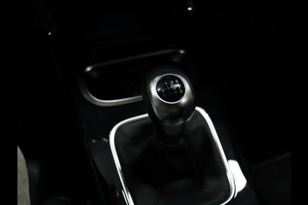 Mercedes-Benz A-Klasse 160 Business Solution Luxury [SFEERVERLICHTING, CAMERA, VOL LEDER, 6-BAK, STOELVERWARMING, BLUETOOTH, CRUISE, CLIMATE, NIEUWSTAAT]