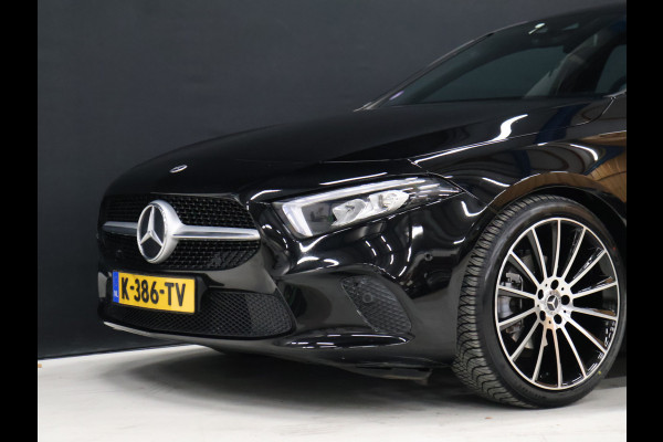 Mercedes-Benz A-Klasse 160 Business Solution Luxury [SFEERVERLICHTING, CAMERA, VOL LEDER, 6-BAK, STOELVERWARMING, BLUETOOTH, CRUISE, CLIMATE, NIEUWSTAAT]