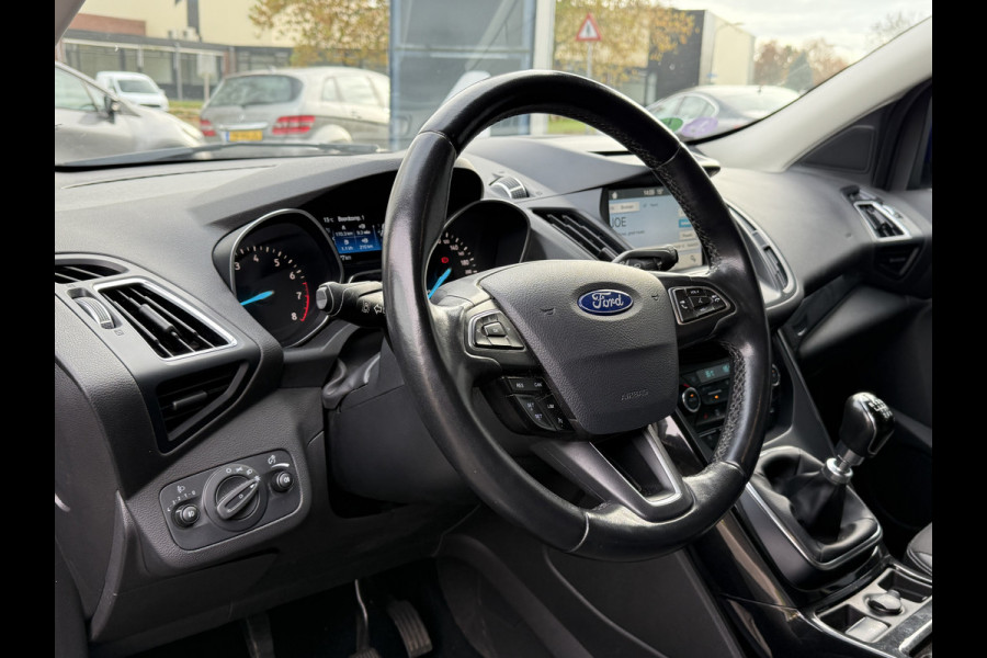 Ford Kuga BWJ 2018 | 1.5T 150PK Titanium | TREKHAAK | CLIMA | NAVI | STOEL VERW | CARPLAY | STUURWIEL VERW | PRIVACY GLASS |