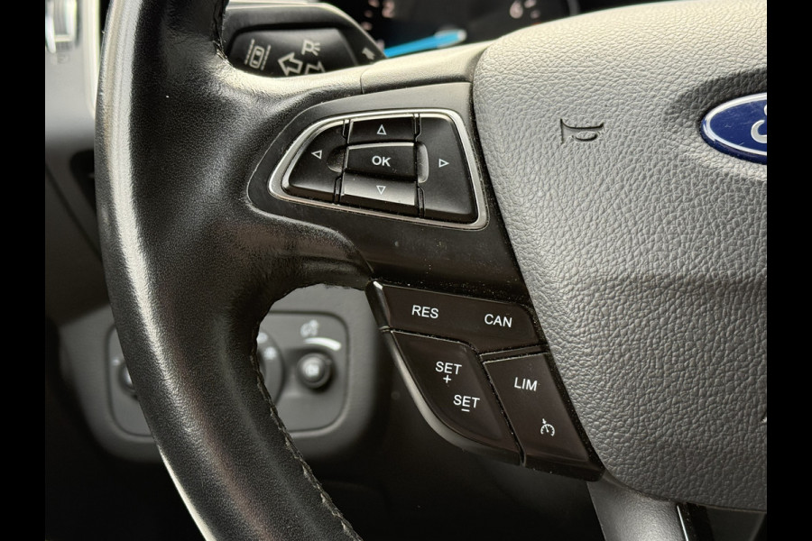 Ford Kuga BWJ 2018 | 1.5T 150PK Titanium | TREKHAAK | CLIMA | NAVI | STOEL VERW | CARPLAY | STUURWIEL VERW | PRIVACY GLASS |