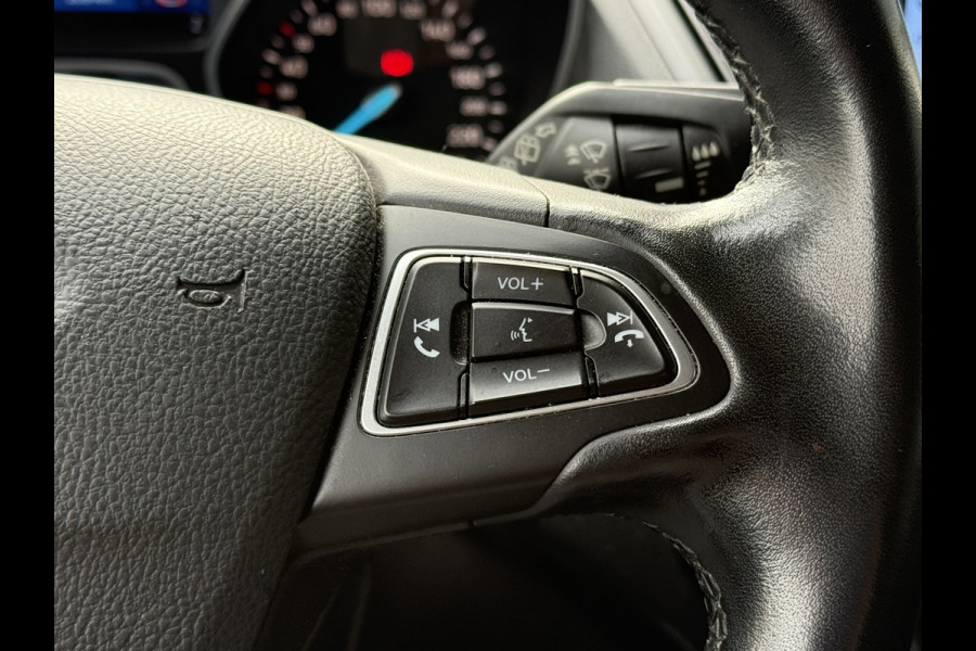 Ford Kuga BWJ 2018 | 1.5T 150PK Titanium | TREKHAAK | CLIMA | NAVI | STOEL VERW | CARPLAY | STUURWIEL VERW | PRIVACY GLASS |