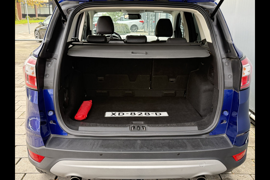 Ford Kuga BWJ 2018 | 1.5T 150PK Titanium | TREKHAAK | CLIMA | NAVI | STOEL VERW | CARPLAY | STUURWIEL VERW | PRIVACY GLASS |