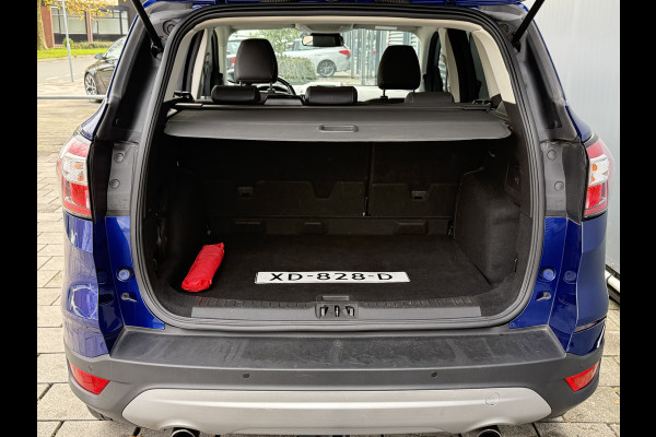 Ford Kuga BWJ 2018 | 1.5T 150PK Titanium | TREKHAAK | CLIMA | NAVI | STOEL VERW | CARPLAY | STUURWIEL VERW | PRIVACY GLASS |