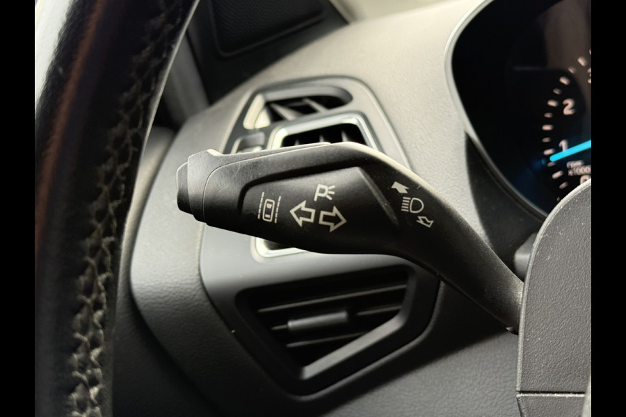 Ford Kuga BWJ 2018 | 1.5T 150PK Titanium | TREKHAAK | CLIMA | NAVI | STOEL VERW | CARPLAY | STUURWIEL VERW | PRIVACY GLASS |