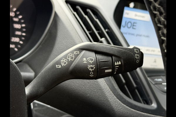 Ford Kuga BWJ 2018 | 1.5T 150PK Titanium | TREKHAAK | CLIMA | NAVI | STOEL VERW | CARPLAY | STUURWIEL VERW | PRIVACY GLASS |