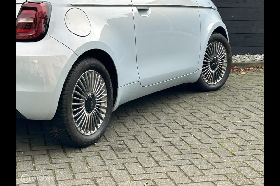 Fiat 500 Urban 42 kWh Clima / LM / Carplay / Parelmoer lak / 8.875 KM!!!