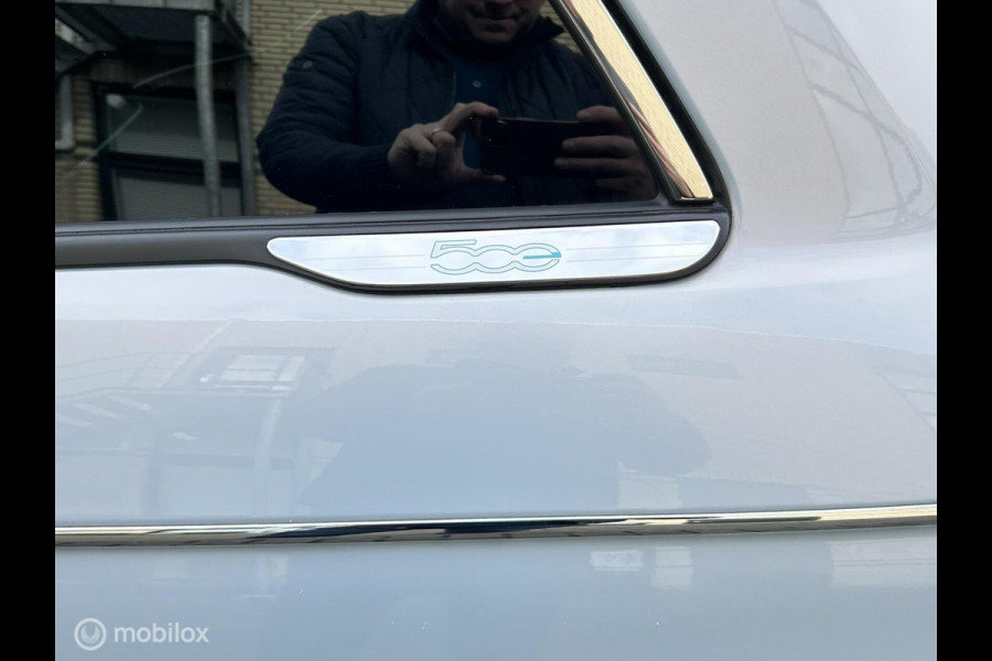 Fiat 500 Urban 42 kWh Clima / LM / Carplay / Parelmoer lak / 8.875 KM!!!
