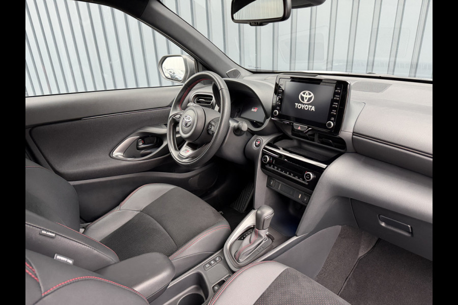 Toyota Yaris Cross 1.5 Hybrid GR Sport | 360 camera | 8.000 km | Head-up | BSM | Rijklaar!!