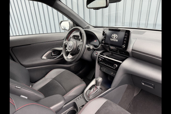 Toyota Yaris Cross 1.5 Hybrid GR Sport | 360 camera | 8.000 km | Head-up | BSM | Rijklaar!!