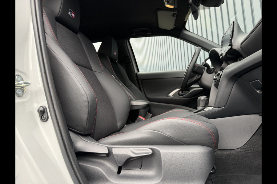 Toyota Yaris Cross 1.5 Hybrid GR Sport | 360 camera | 8.000 km | Head-up | BSM | Rijklaar!!