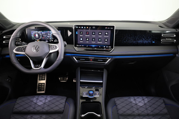Volkswagen Tiguan 1.5 eHybrid R-Line Business | Panoramaschuif-kanteldak | Wegklapbare Trekhaak | Achterklep Elektrisch | Black style pakket | Navigatie | Parkeer assistent |