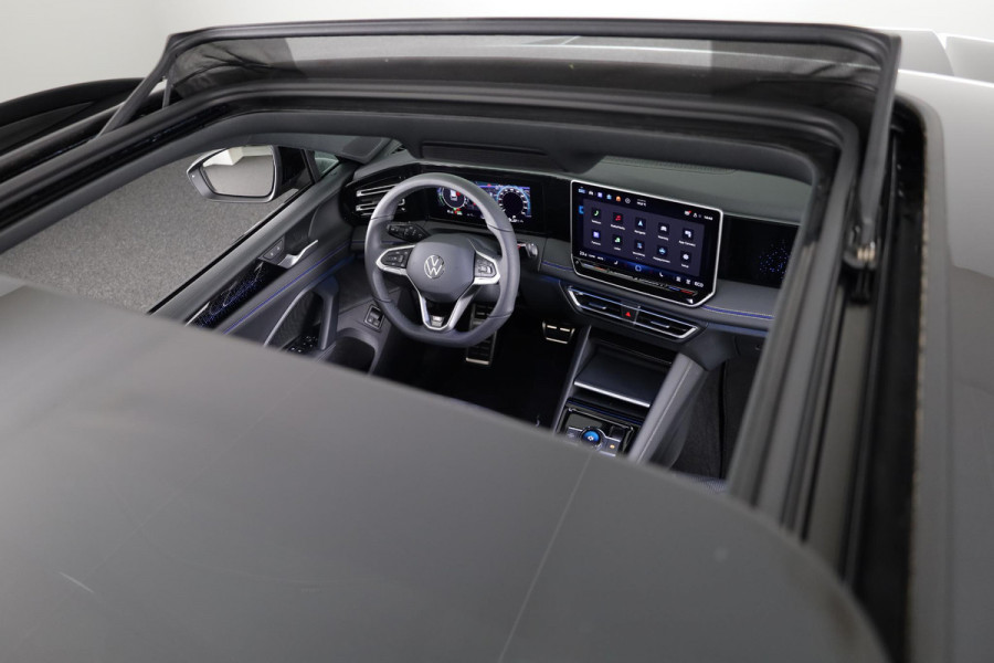 Volkswagen Tiguan 1.5 eHybrid R-Line Business | Panoramaschuif-kanteldak | Wegklapbare Trekhaak | Achterklep Elektrisch | Black style pakket | Navigatie | Parkeer assistent |