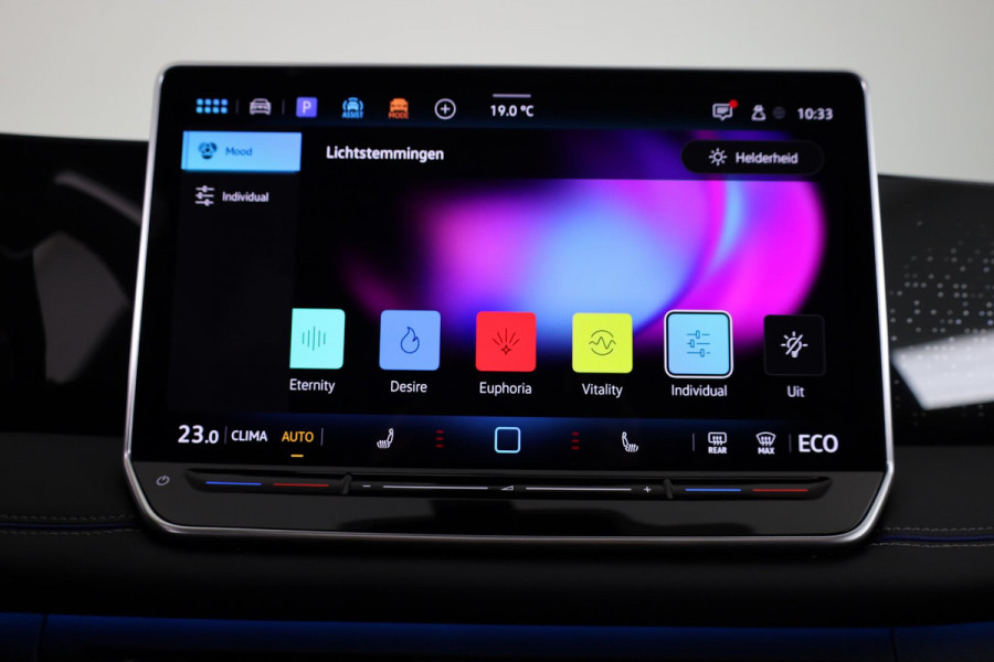 Volkswagen Tiguan 1.5 eHybrid R-Line Business | Panoramaschuif-kanteldak | Wegklapbare Trekhaak | Achterklep Elektrisch | Black style pakket | Navigatie | Parkeer assistent |