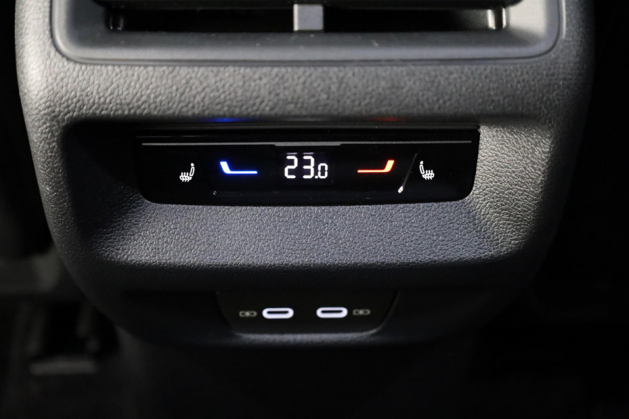 Volkswagen Tiguan 1.5 eHybrid R-Line Business | Panoramaschuif-kanteldak | Wegklapbare Trekhaak | Achterklep Elektrisch | Black style pakket | Navigatie | Parkeer assistent |