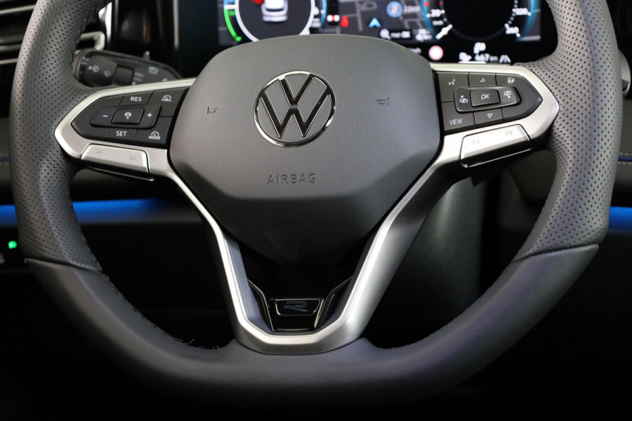 Volkswagen Tiguan 1.5 eHybrid R-Line Business | Panoramaschuif-kanteldak | Wegklapbare Trekhaak | Achterklep Elektrisch | Black style pakket | Navigatie | Parkeer assistent |