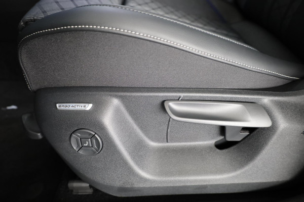 Volkswagen Tiguan 1.5 eHybrid R-Line Business | Panoramaschuif-kanteldak | Wegklapbare Trekhaak | Achterklep Elektrisch | Black style pakket | Navigatie | Parkeer assistent |