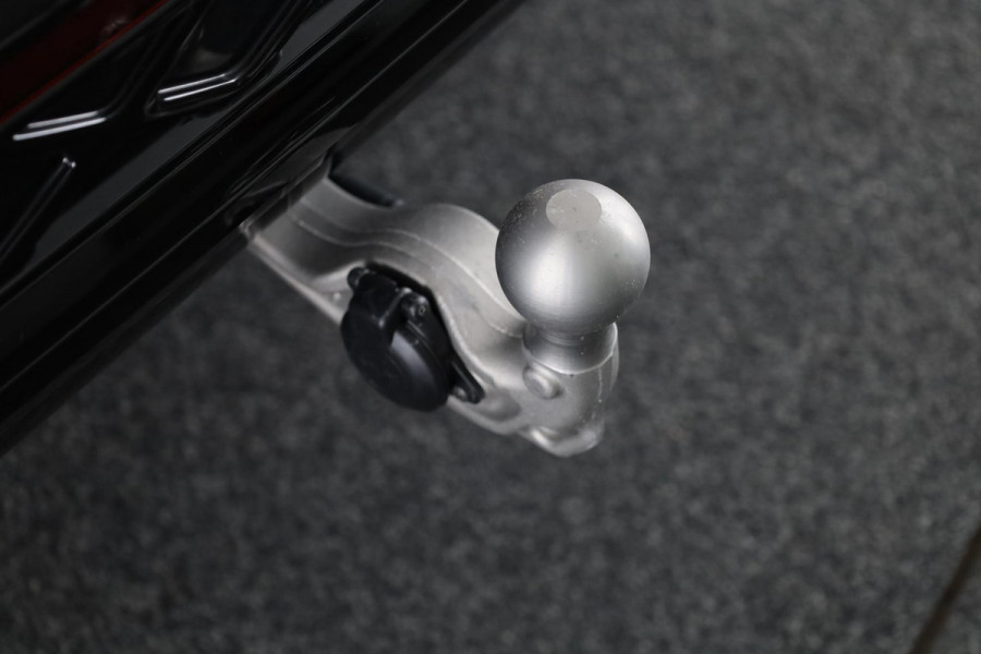 Volkswagen Tiguan 1.5 eHybrid R-Line Business | Panoramaschuif-kanteldak | Wegklapbare Trekhaak | Achterklep Elektrisch | Black style pakket | Navigatie | Parkeer assistent |