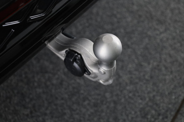 Volkswagen Tiguan 1.5 eHybrid R-Line Business | Panoramaschuif-kanteldak | Wegklapbare Trekhaak | Achterklep Elektrisch | Black style pakket | Navigatie | Parkeer assistent |