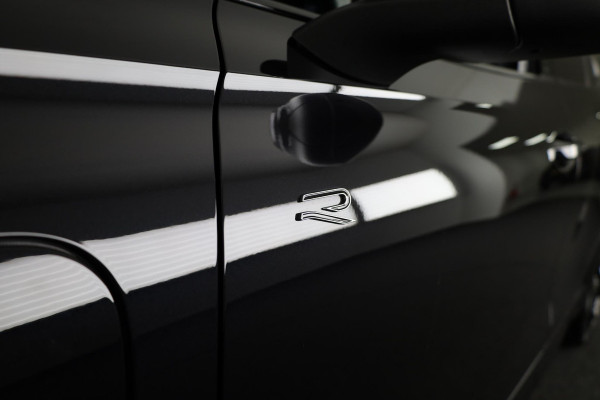 Volkswagen Tiguan 1.5 eHybrid R-Line Business | Panoramaschuif-kanteldak | Wegklapbare Trekhaak | Achterklep Elektrisch | Black style pakket | Navigatie | Parkeer assistent |